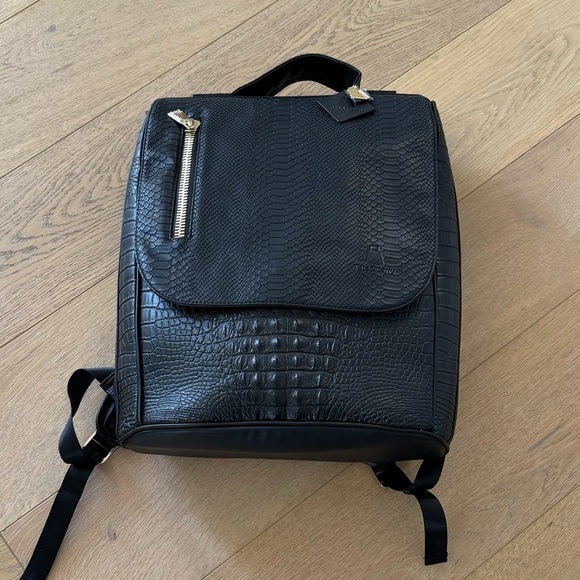 Tote&Carry Black Apollo 2 Croc-Embossed Leather Handbag Backpack NWOT main image 8